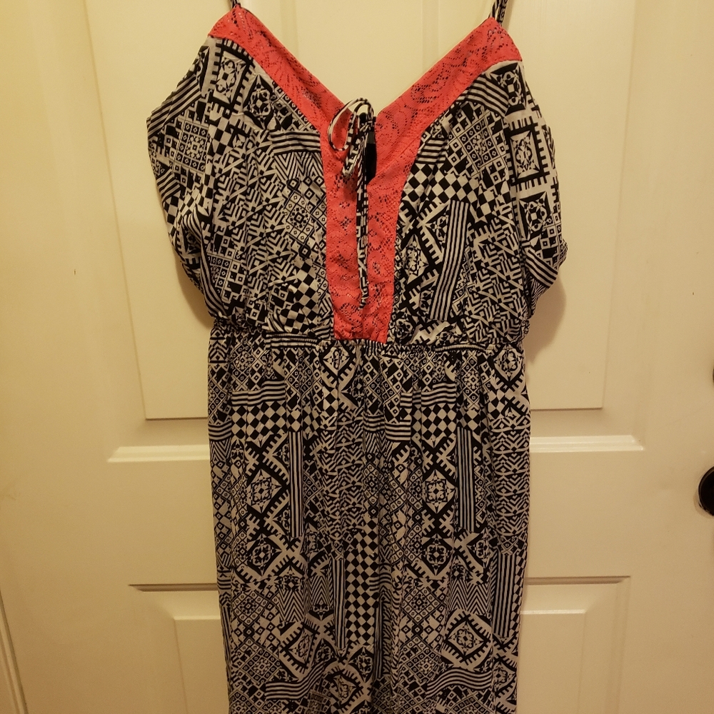 NWT Maurices XL black & white geometric patterned sundress w/ hot pink lace trim